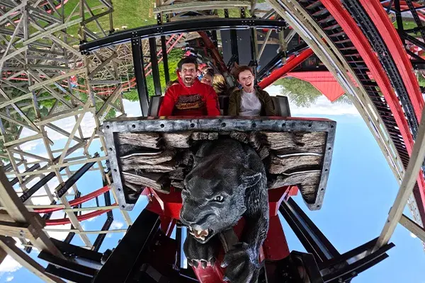 two riders upside down wildcats revenge hersheypark
