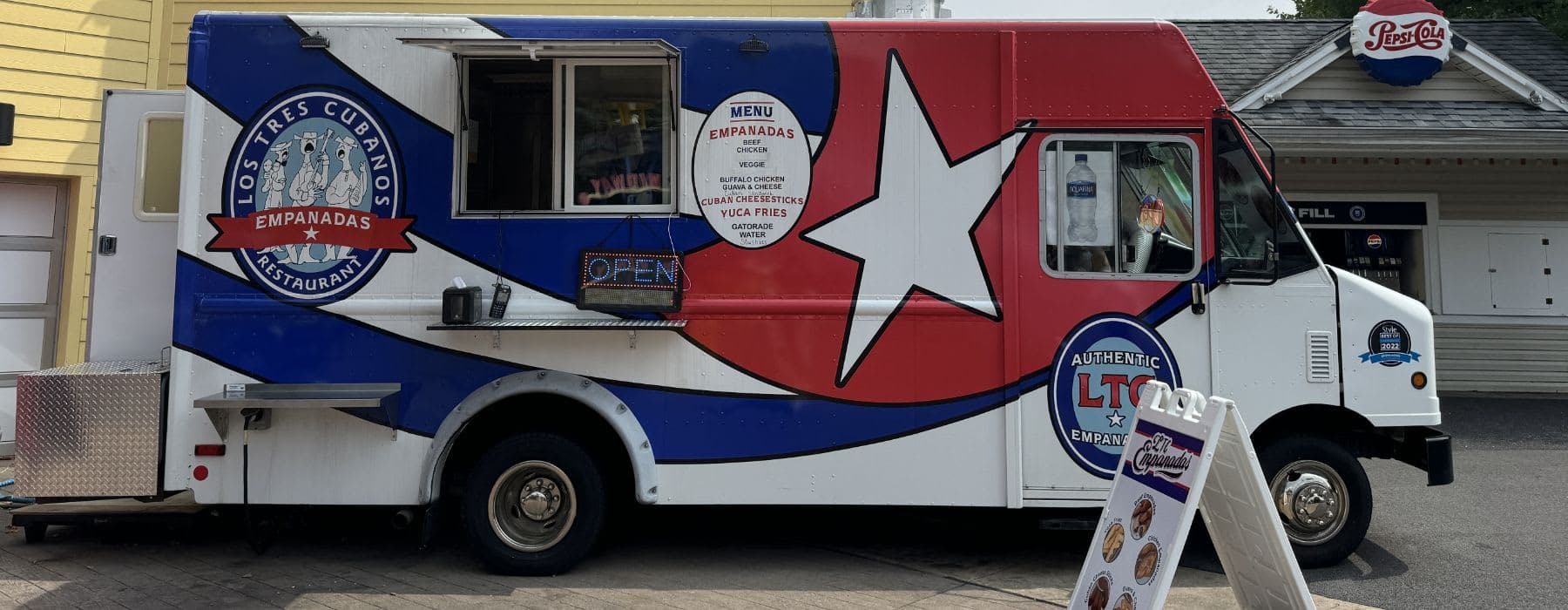 Los Tres Cubanos Empanada Food Truck