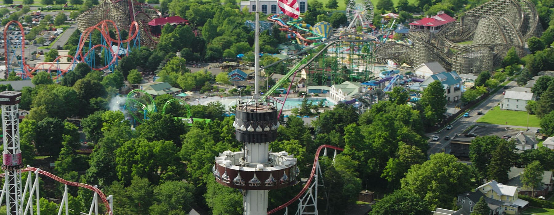 Wide shot of Hersheypark with Kissing Tower in the middle