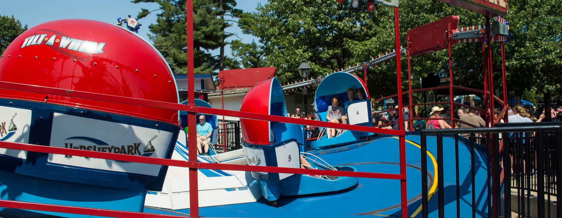 Tilt-a-whirl ride at Hersheypark