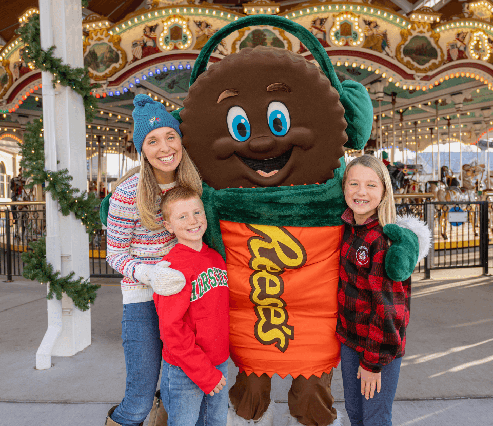 Family walking through Hersheypark